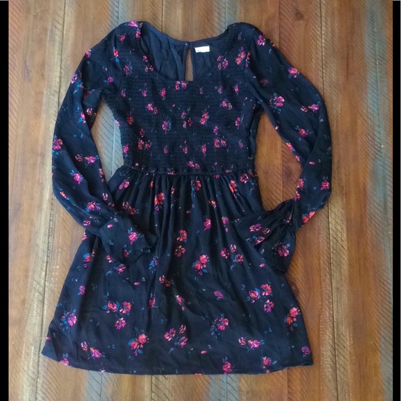 Hollister Dresses & Skirts - Hollister Floral Dress EUC Small